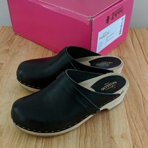 Black leather Swedish Hasbeens clogs 37